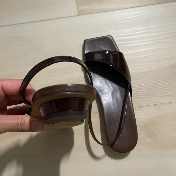 Tibi Avi Crinkle Patent Asymmetric Flat size 37.5 / 7.5 - Picture 10 of 12